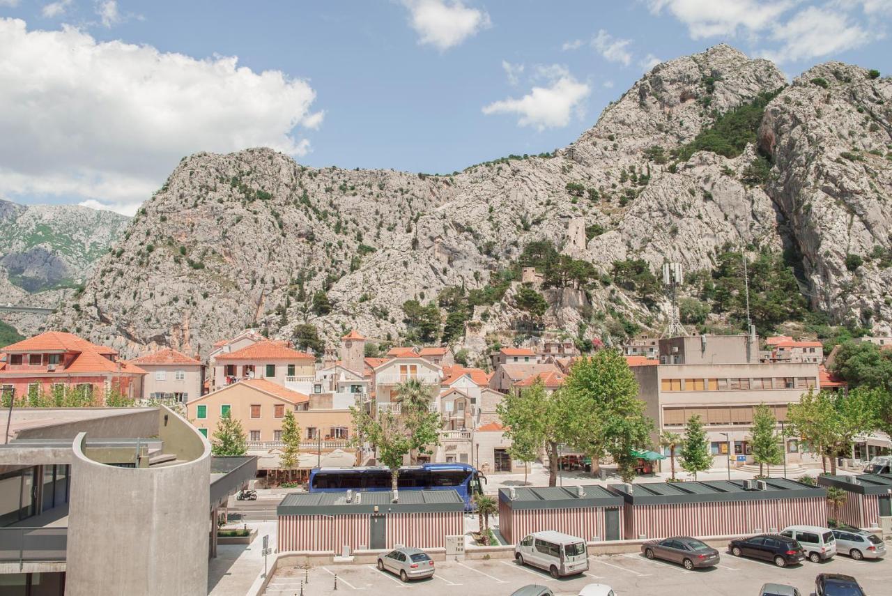 Vito Omis